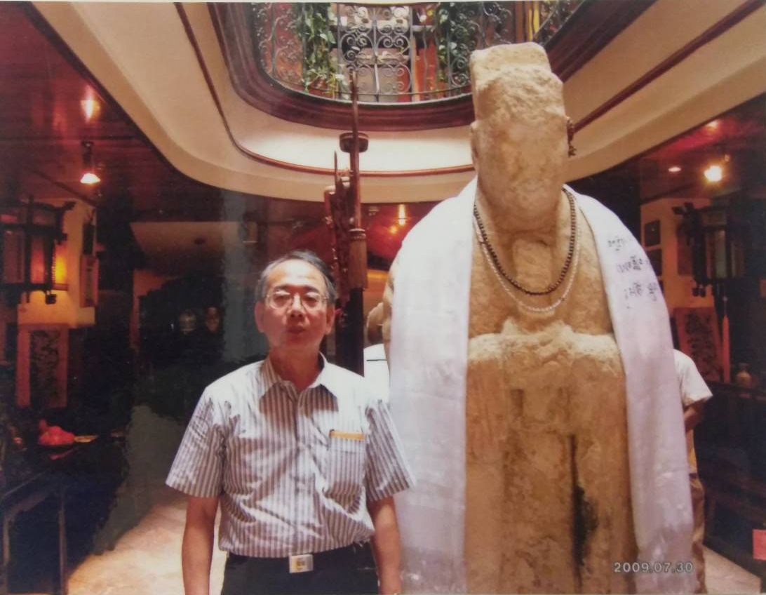 我與秦始皇的「大人」翁仲同框