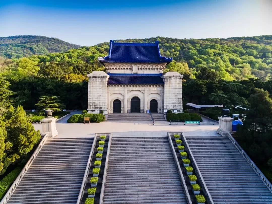 孫中山有「帝象」而無帝命