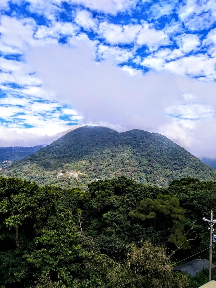 草山天際風雲起