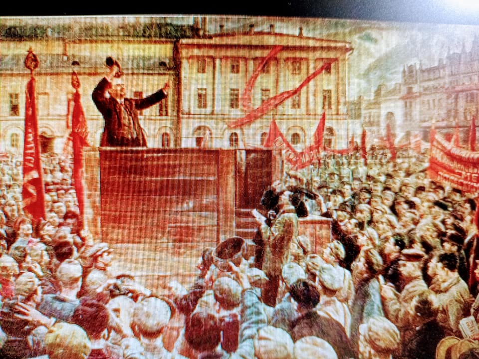 冷靜看“十月革命”