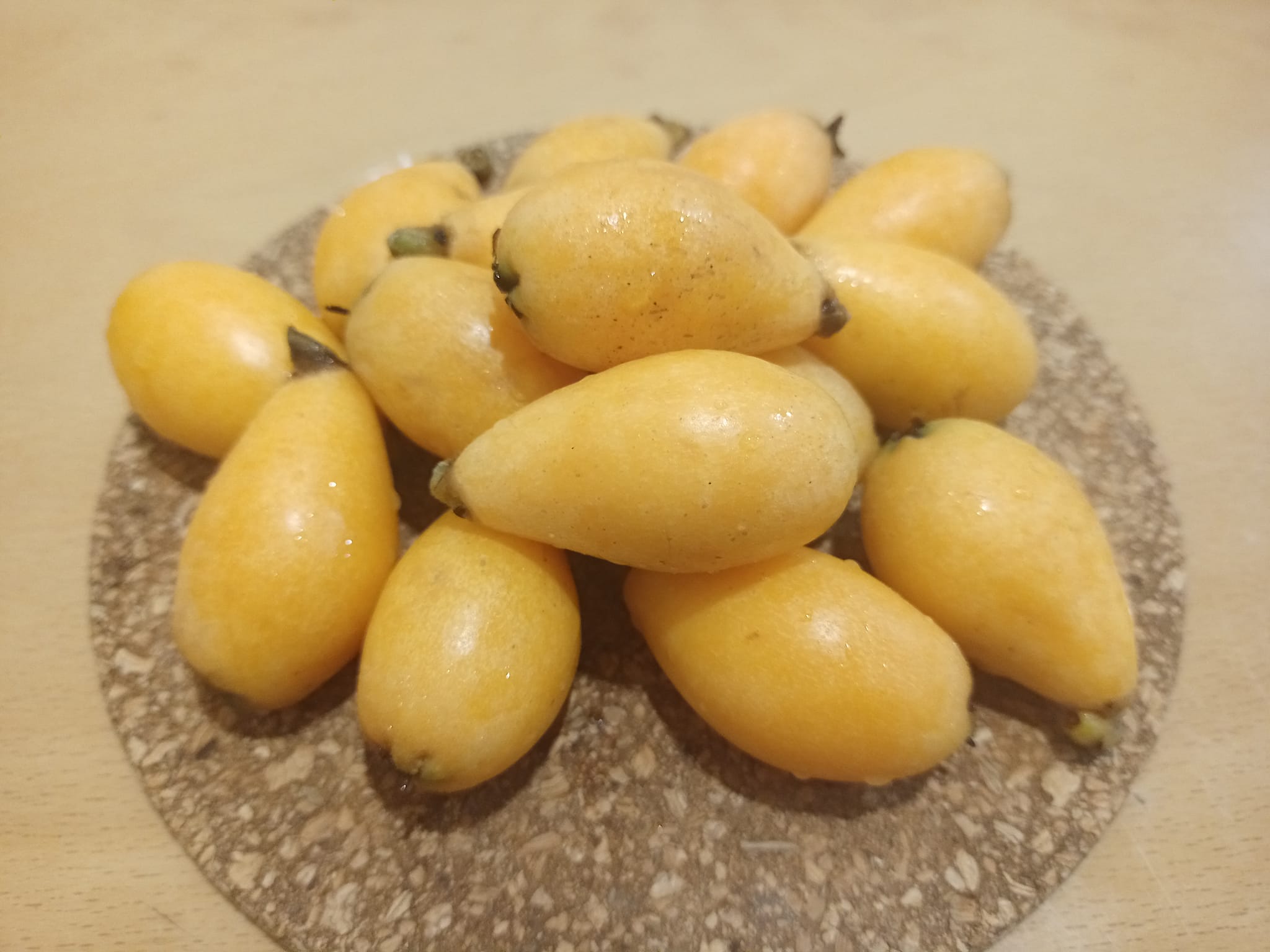 吃枇杷，吞金丸